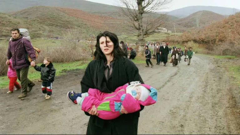 Albânia recebeu em 1999 refugiados que fugiam das forças militares sérvias no Kosovo