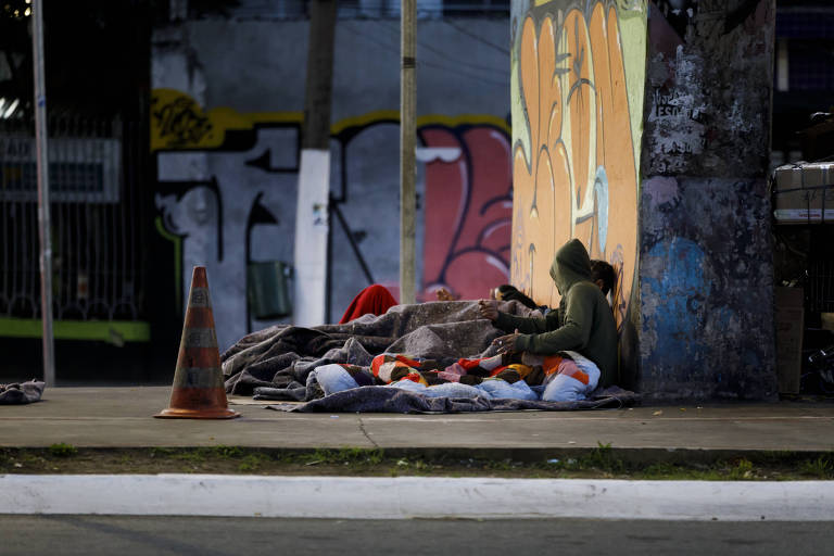 Moradores de rua na Av. Cruzeiro do Sul, em São Paulo