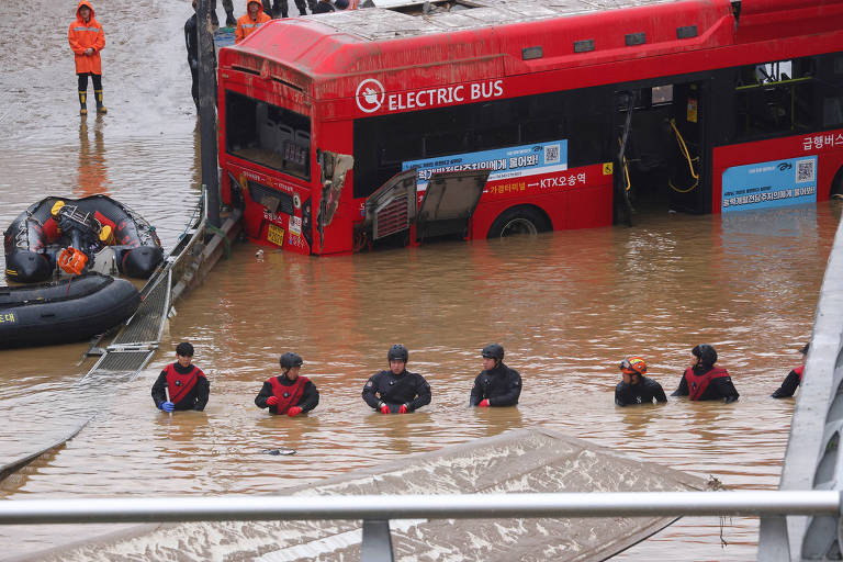 Coreia do Sul vai revisar resposta à crise climática após enchentes matarem 40