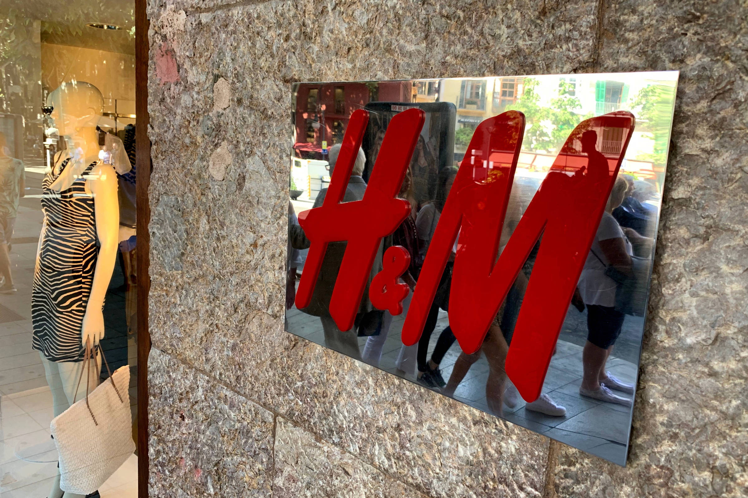 H&M anuncia planos para abrir lojas no Brasil em 2025