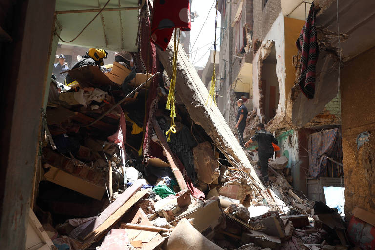 Prédio de 5 andares desaba na capital do Egito e mata ao menos 8 pessoas