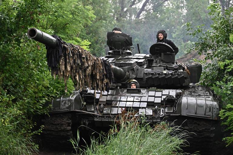 Tanque T-72 ucraniano em posição na região de Donetsk, provável alvo de nova ofensiva russa