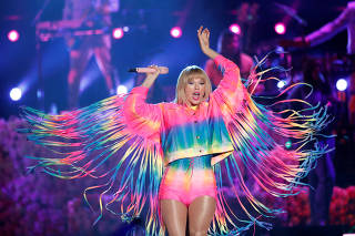 FILE PHOTO: Taylor Swift performs at the iHeartRadio Wango Tango concert in Carson