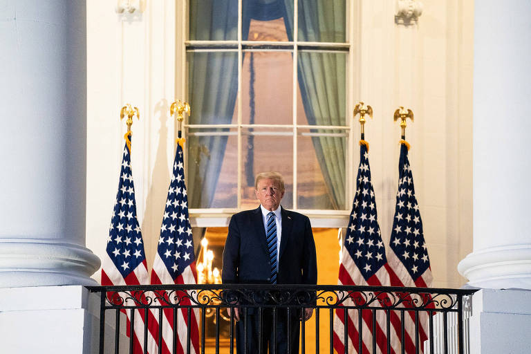 Donald Trump na varanda da Casa Branca, em Washington, quando presidente dos Estados Unidos