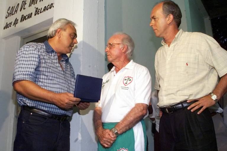 Roberto Mantovani (à dir.) com o então técnico da Portuguesa, Zagallo, e o ex-prefeito de Santa Bárbada, José Adilson Barro (esq.) em 1999