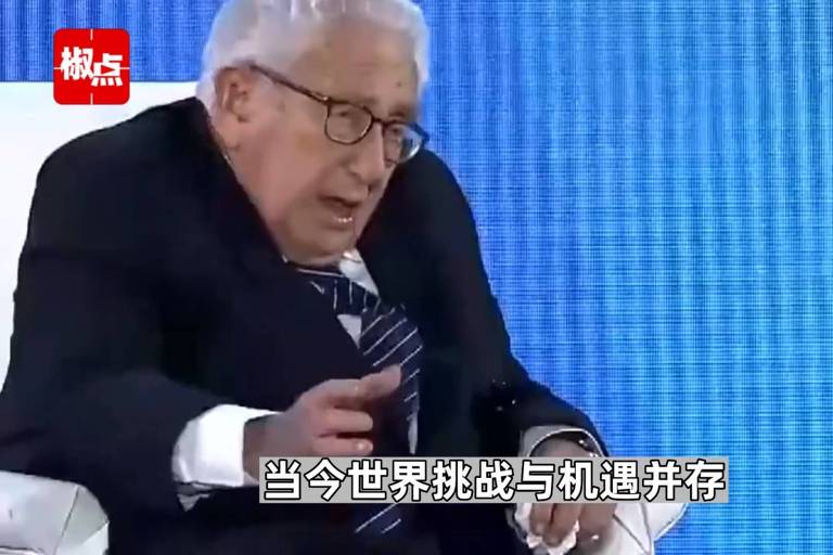 'Estou aqui como amigo da China', diz Kissinger em Pequim, pedindo 'paz'