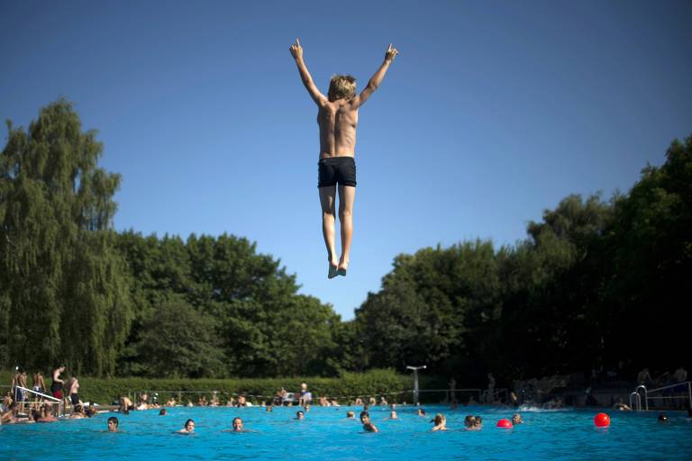 Berlim exige passaporte para usar piscinas ao ar livre após casos de violência