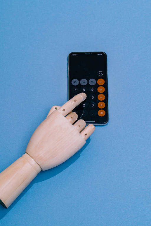 Na aposentadoria por idade pré-reforma, a média salarial é reduzida a 70% mais 1% para cada ano de contribuição. Por exemplo, quem contribui por 25 anos recebe 95% da média salarial. O limite é 100%