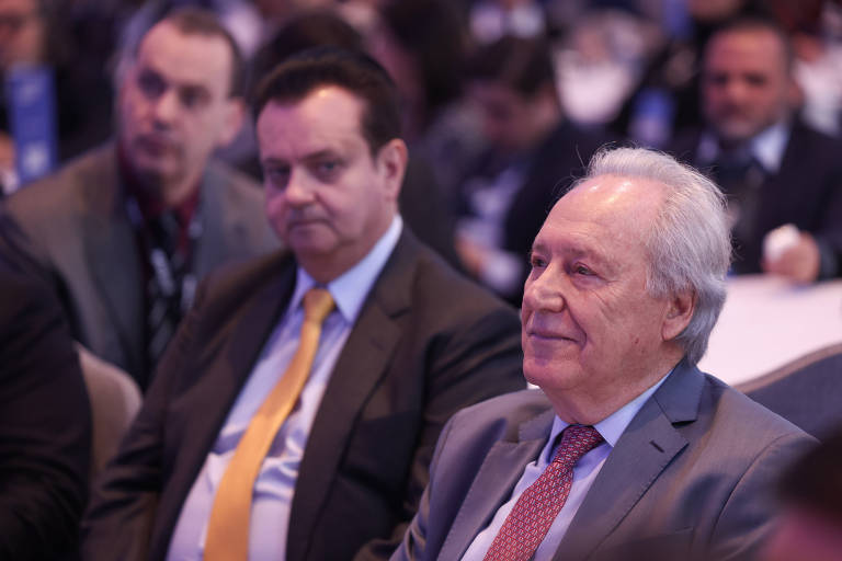 O agora aposentado Ricardo Lewandowski foi xingado em março de 2023 durante desembarque em Brasília; uma passageira gritou que o jurista iria "para o inferno", e o ministro não respondeu