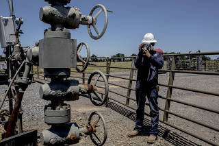 A technician searches for methane leaks with an infrared camera in Damascus, Arkansas, June 28, 2016. (Andrea Morales/The New York Times)