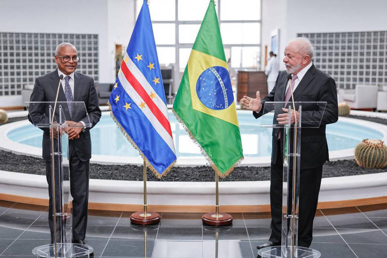 Presidente Lula discursa ao lado de José Maria Neves, presidente do Cabo Verde