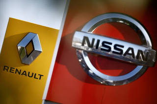 FILE PHOTO: The logos of car manufacturers Nissan and Renault are seen in front of dealerships