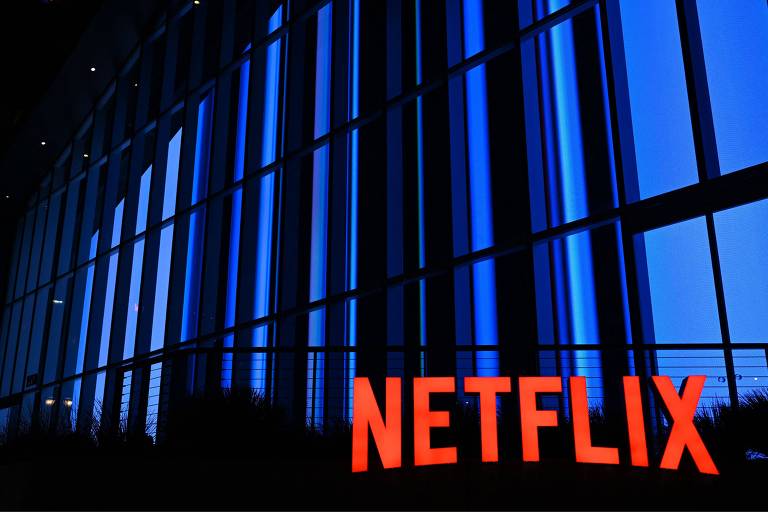 Netflix ganha assinantes após cobrar por contas compartilhadas, big techs querem faturar com IA e o que importa no mercado