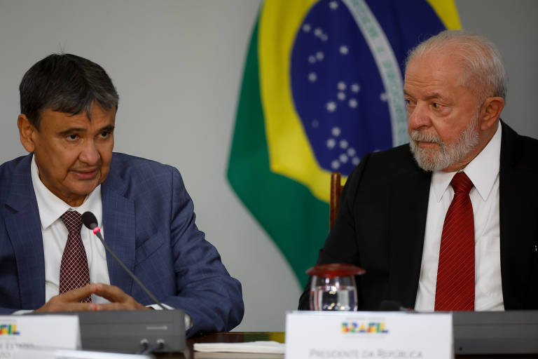 Presidente Lula e o ministro Wellington Dias na sanção do projeto de lei do Programa de Aquisição de Alimentos