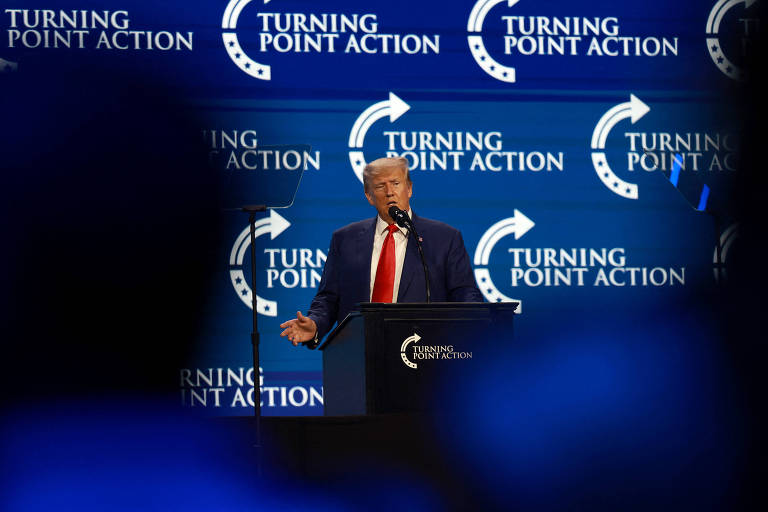 O ex-presidente Donald Trump discursa durante evento na Flórida