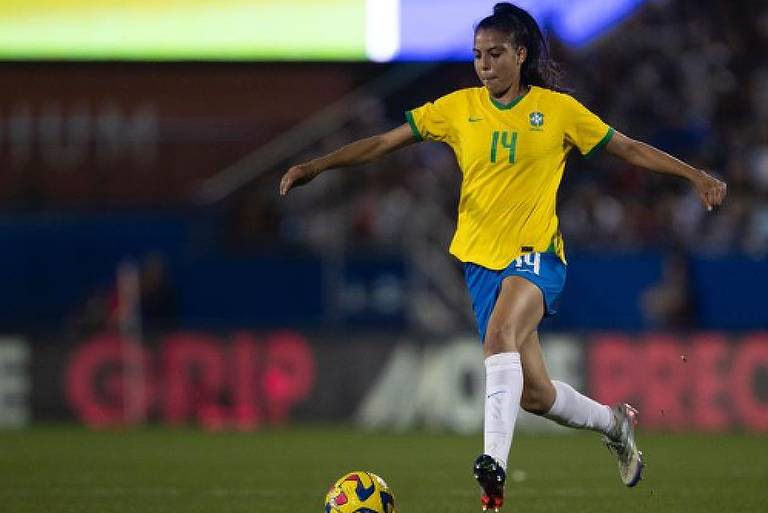 Caçula da seleção na Copa admira zagueiro espanhol e considera Marta imprevisível