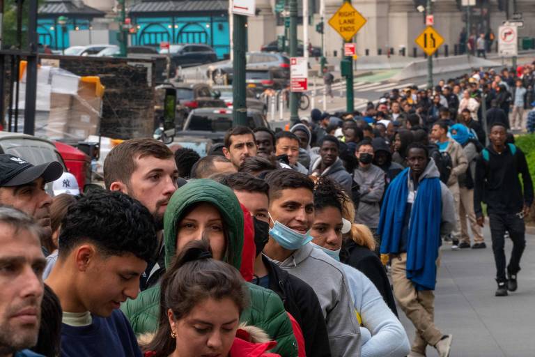 'Não temos mais espaço': o apelo de NY para imigrantes buscarem outra cidade