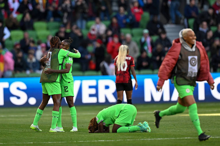 Jogadoras da Nigéria comemoram o empate com o Canadá na estreia; africanas ameaçaram boicotar a Copa