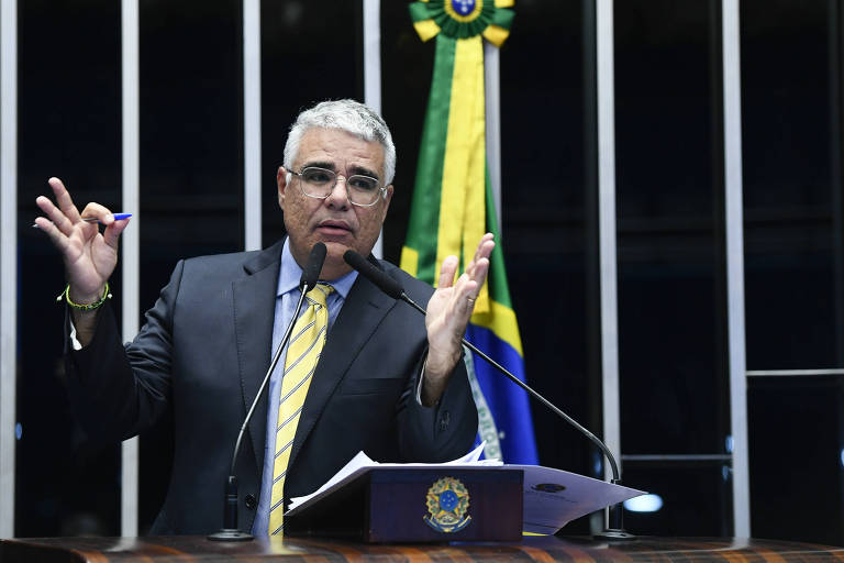 O senador Eduardo Girão (Novo-CE) discursa no plenário do Senado