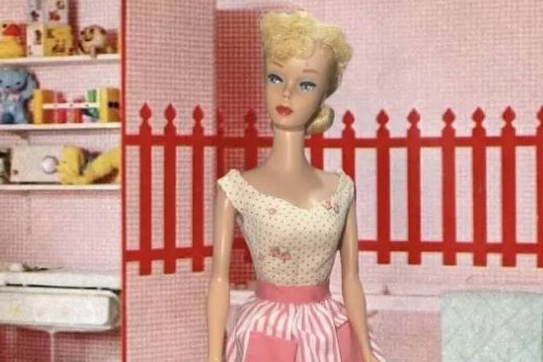 'Barbie Babá', de 1963, vinha com um livro incentivando a não comer para perder peso
