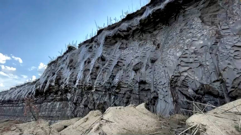 Permafrost descongelando e causando erosão