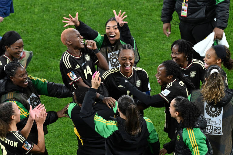 Jamaicanas comemoram empate com a França como uma vitória após confronto equilibrado em Sidney, Austrália