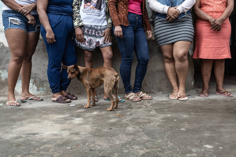 Parentes de vítimas da violência na comunidade Barro Preto em Jequié