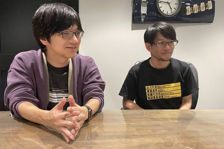 Masaru Yamamura, diretor de 'Armored Core 6: Fires of Rubicon', e Yasunori Ogura, produtor do game da FromSoftware, durante entrevista em Anaheim, nos Estados Unidos