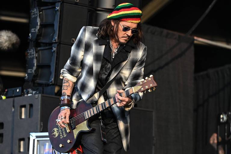 Johnny Depp é encontrado desacordado em hotel e banda cancela shows