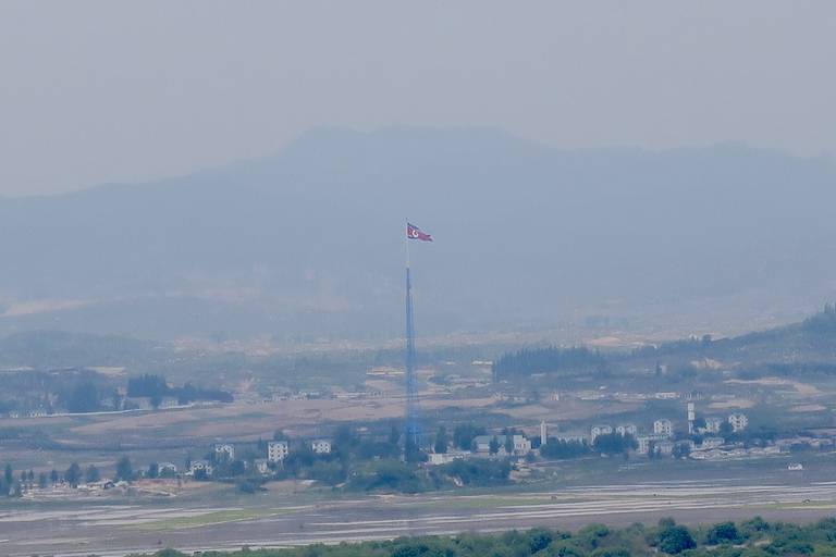 Coreia do Norte lança míssil na direção da costa sul-coreana