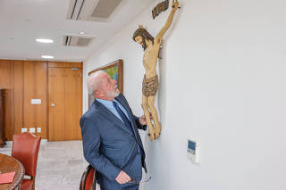 Imagem de Cristo no gabinete presidencial