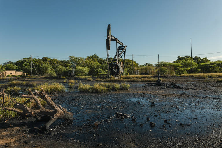 Vazamento de petróleo no solo em Cabimas
