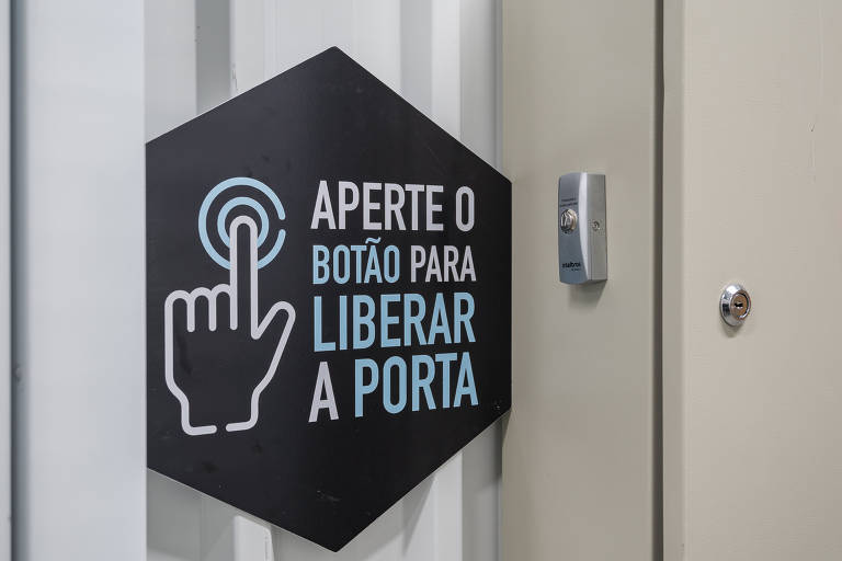 Acesso ao boxe pessoal de armazenamento por locação requer autorização do locatário