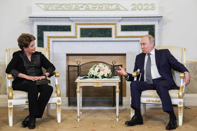 Dilma e Putin durante o encontro em São Petersburgo, nesta quarta (26)
