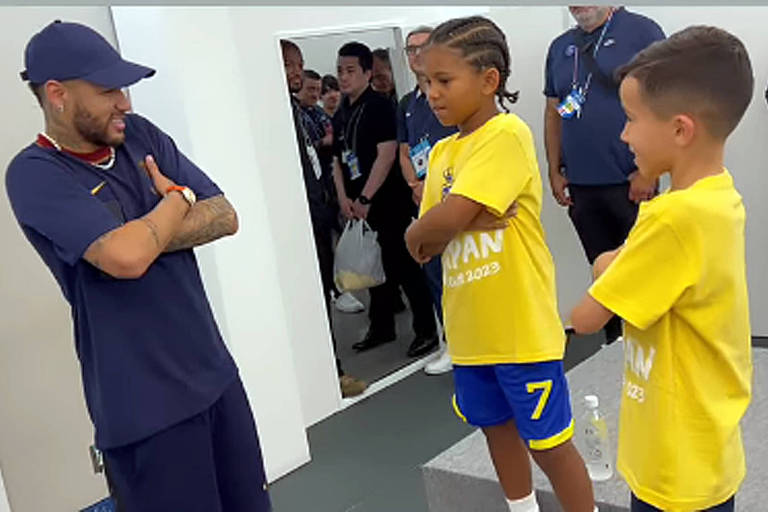 Kim Kardashian publica vídeo de seu filho dançando funk com Neymar; assista