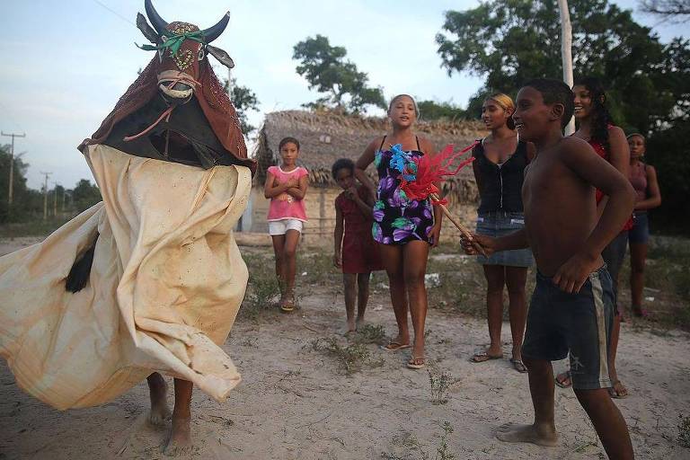 Celebração religiosa no quilombo Itamatatiua, em Alcântara, no Maranhão