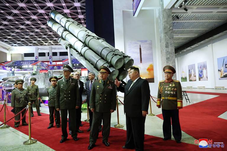 Kim celebra 70 anos de armistício com exibição de mísseis a ministro russo