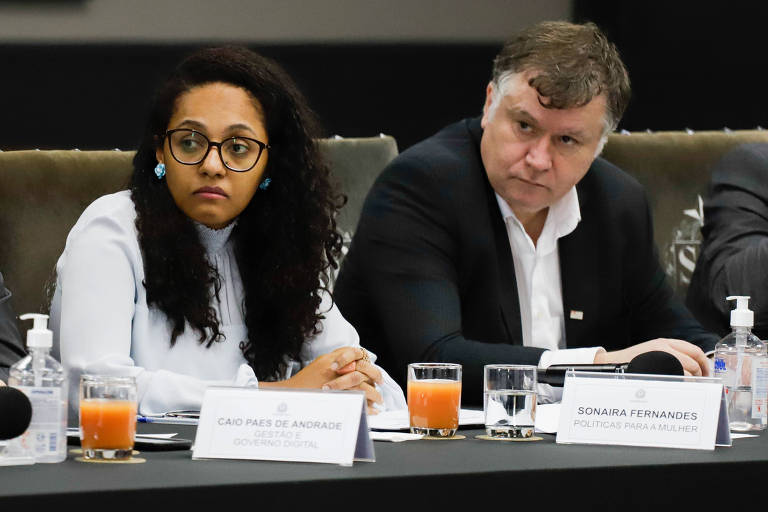 A secretária da Mulher, Sonaira Fernandes, e o secretário da Pessoa com Deficiência, Marcos da Costa, em reunião de governo