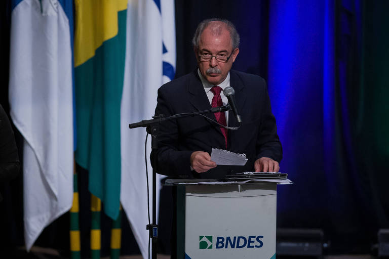 BNDES dará prioridade a empresas aéreas após garantias, diz Mercadante