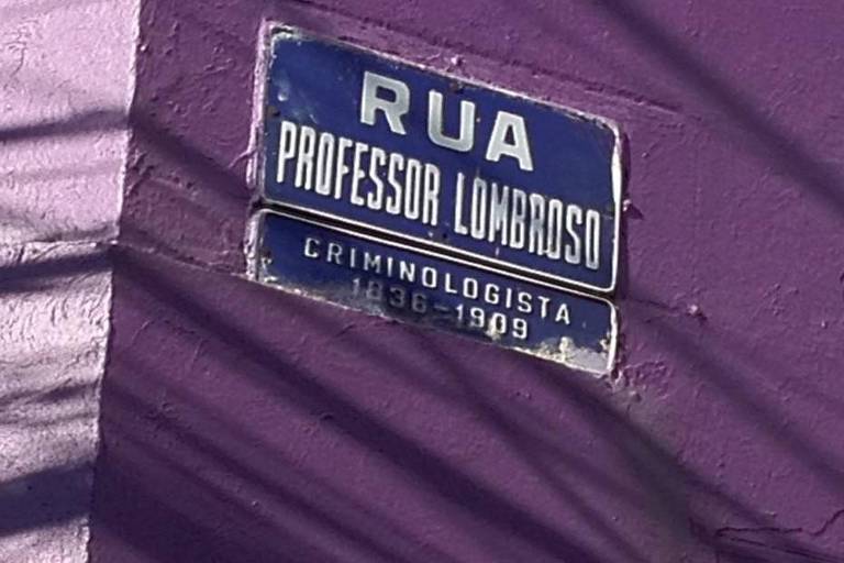 Placa na rua Professor Cesare Lombroso