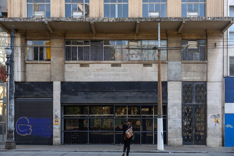 Prédio ocupado pela Justiça Federal há 55 anos, na praça da República, ocupado por movimento de moradia de estrangeiros