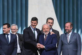 Lula recebe o presidente eleito do Paraguai, Santiago Peña, no Palácio da Alvorada