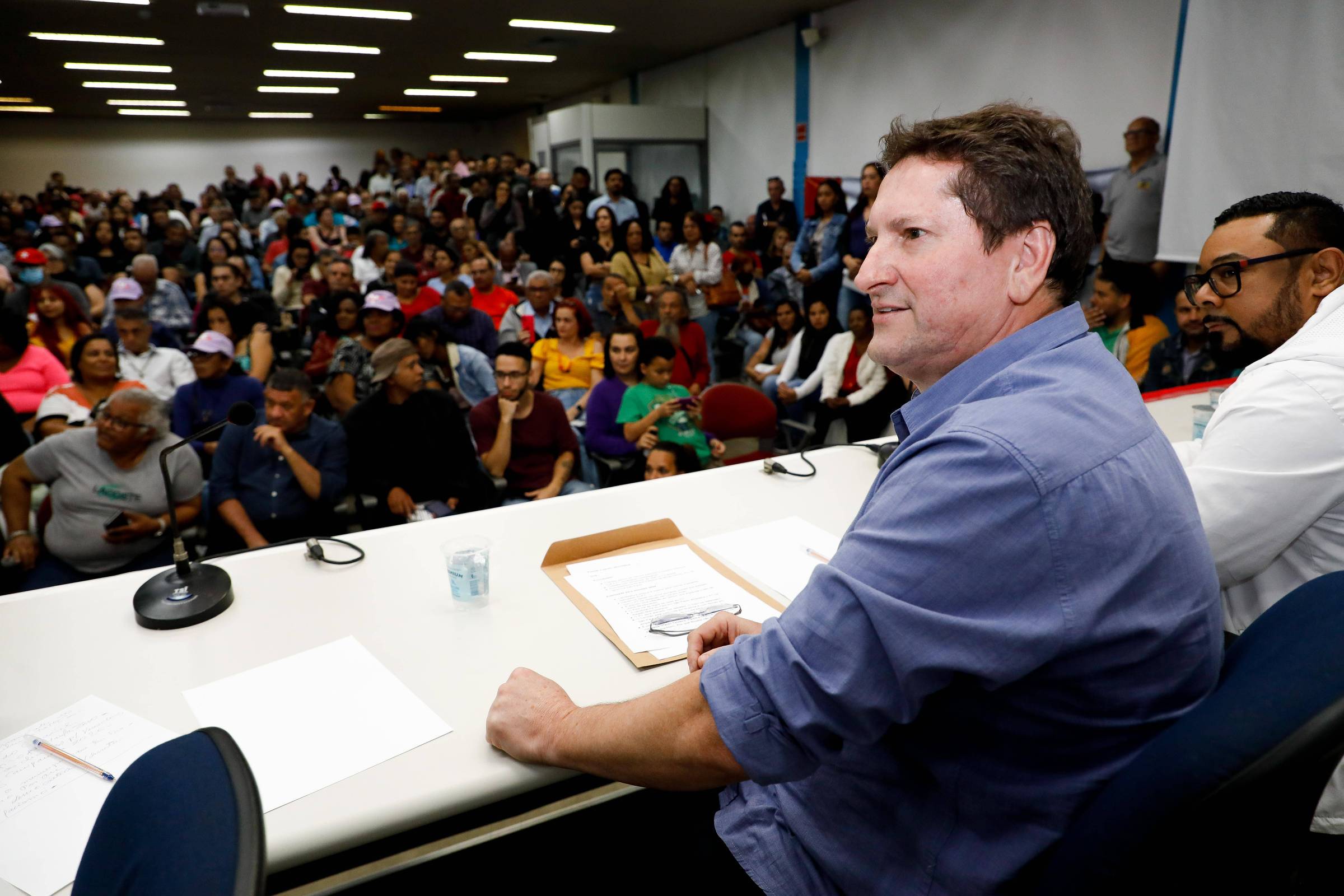 Família Bolsonaro é exército de Brancaleone e virou motivo de chacota, diz vice-presidente do PT