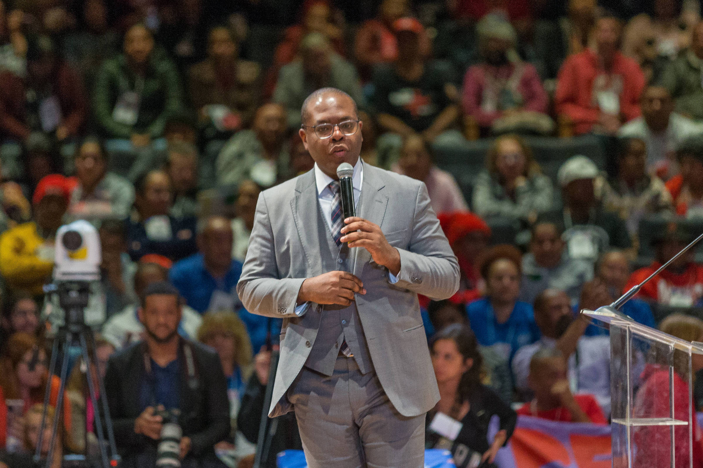 Silvio Almeida atribui a 'fascistas' ataques ao governo envolvendo mulher de líder do CV