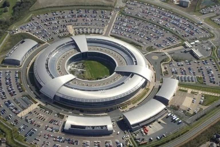 Hackers do Reino Unido operam na Sede de Comunicações do Governo (GCHQ, na sigla em inglês), em Cheltenham