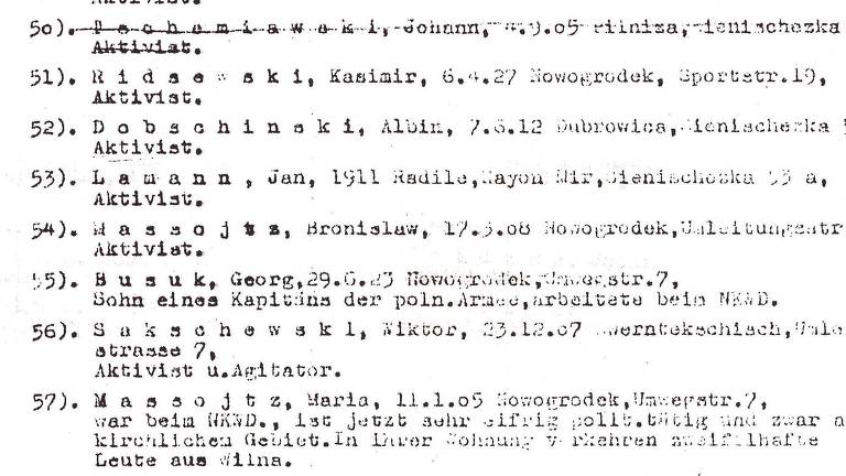 Foto mostra lista com nomes de homens poloneses deportados para a Alemanha para trabalhos forçados