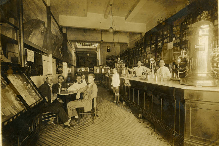 Ambiente do restaurante Rei do Filet, nos anos 1930, no bairro Santa Efigênia, em São Paulo. Inaugurado em 1914, o restaurante já passou dos cem anos servindo a mesma receita