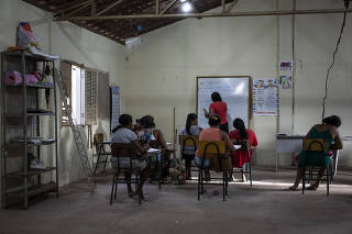 Sala de aula para a educação de jovens e adultos no quilombo Jacu