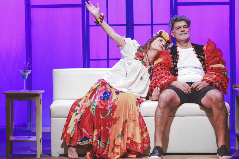 Patrycia Travassos e Eduardo Moscovis em cena em 'Duetos', de Peter Quilter