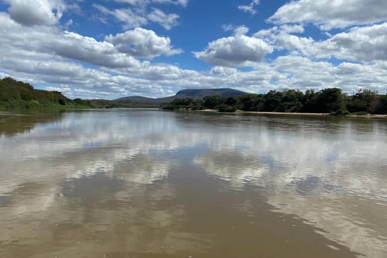 Rio Jequitinhonha, principal curso d'água do Vale do Jequitinhonha, em Minas Gerais